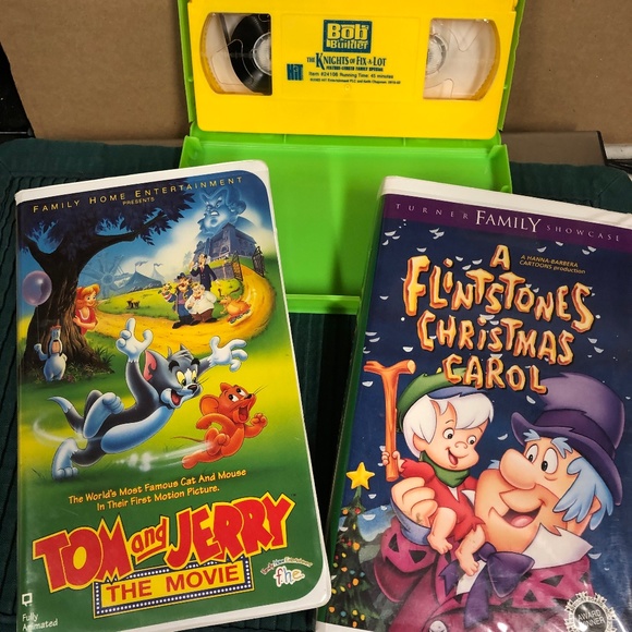 3 VHS Kid's Movies Tom & Jerry, Flintstones Christmas, Bob the Builder, family - Picture 1 of 10